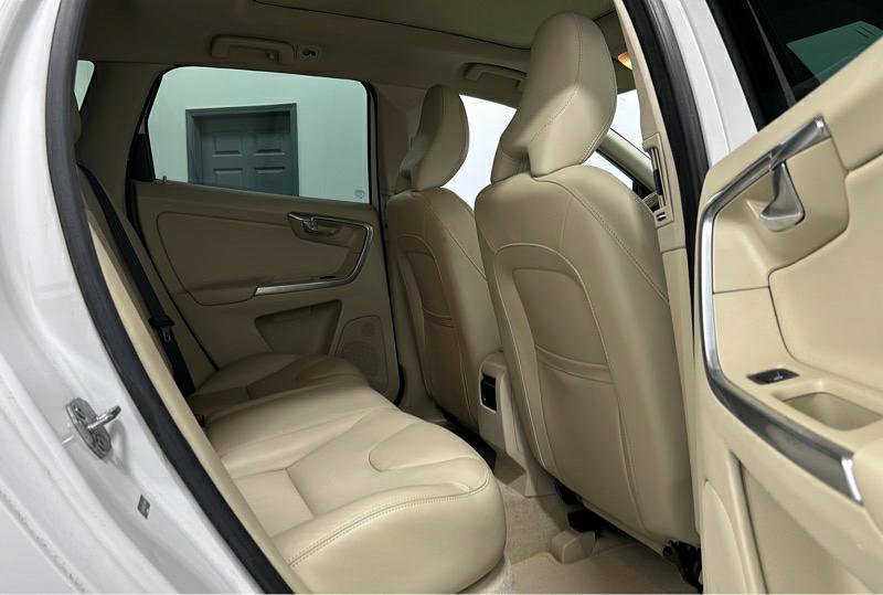 Used 2016 Volvo XC60 T5 Premier image 9