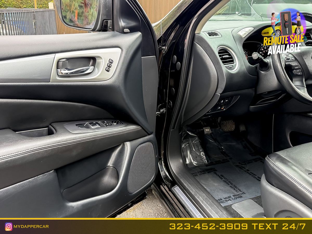Used 2019 Nissan Pathfinder SL w/ Cargo Package FWD image 11