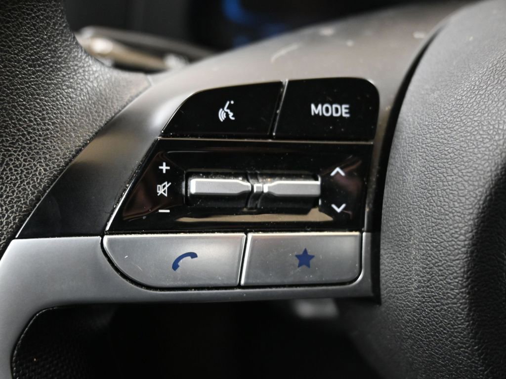 Used 2025 Hyundai Elantra SE image 26