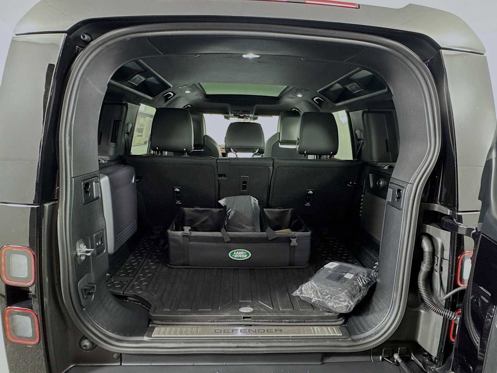 New 2026 Land Rover Defender 110 OCTA image 26