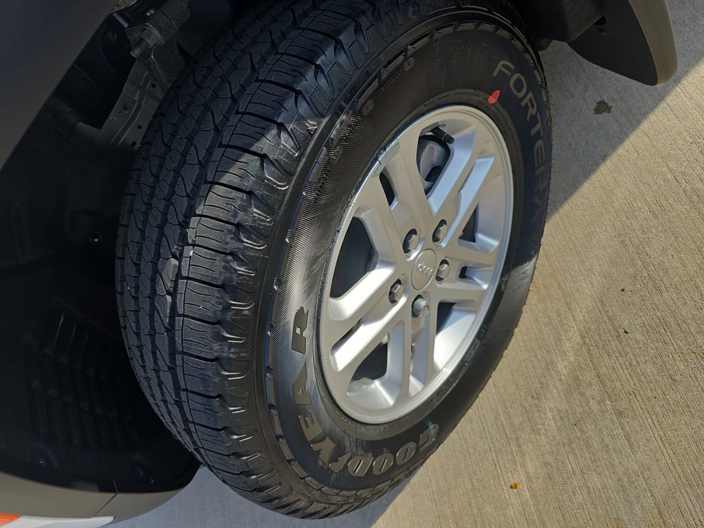 New 2025 Jeep Grand Cherokee Laredo image 33