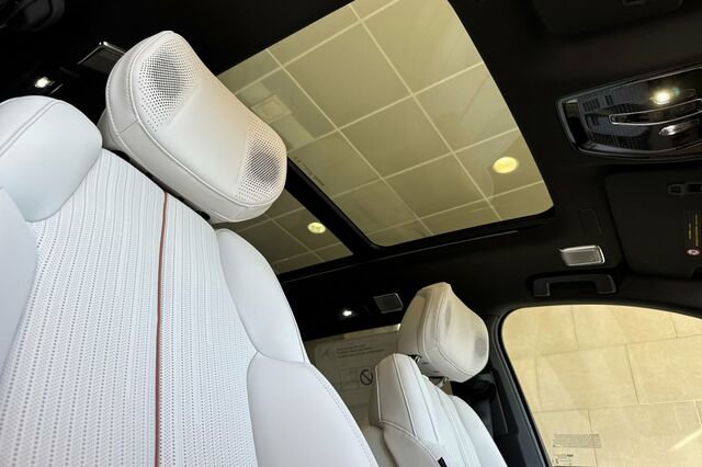 New 2026 Cadillac Vistiq Sport image 18