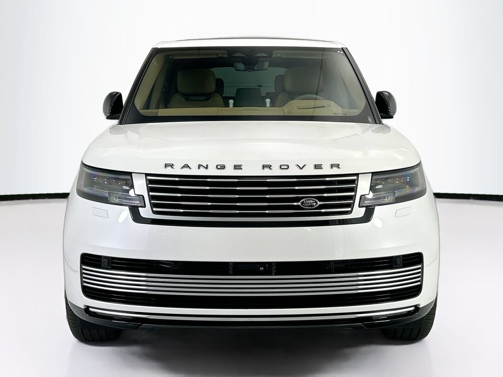 Used 2025 Land Rover Range Rover SV AWD/4WD image 2