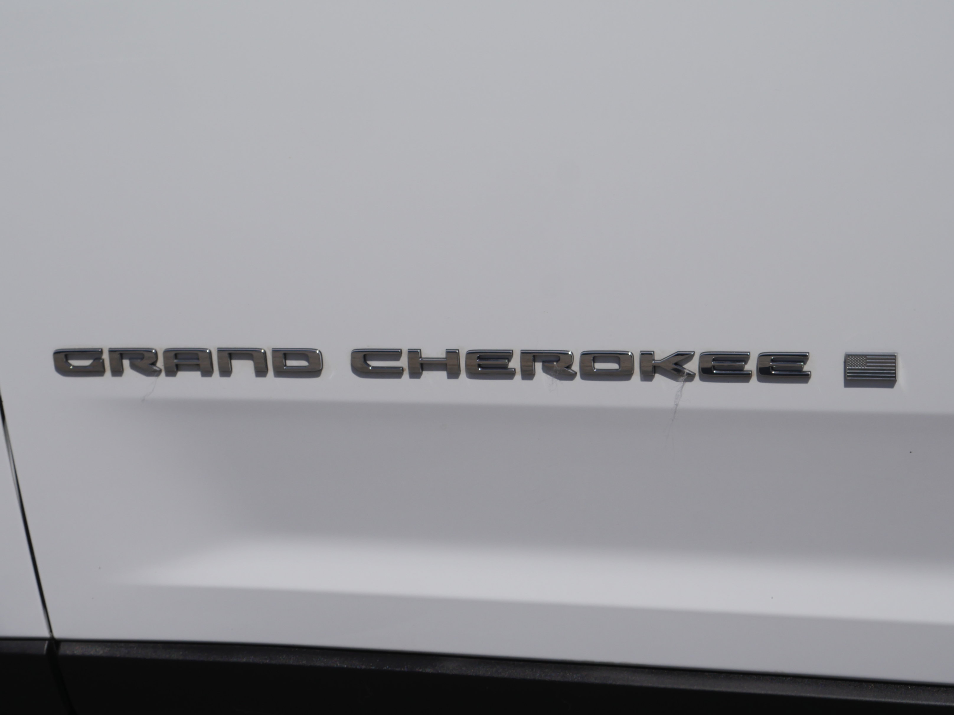 Used 2023 Jeep Grand Cherokee L Laredo AWD/4WD image 17