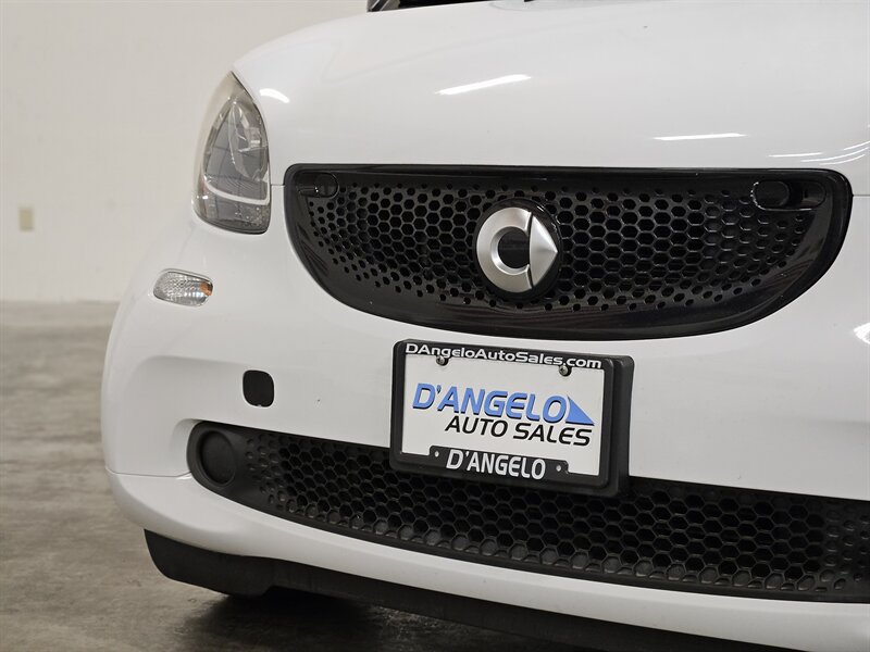 Used 2017 smart fortwo pure RWD image 13