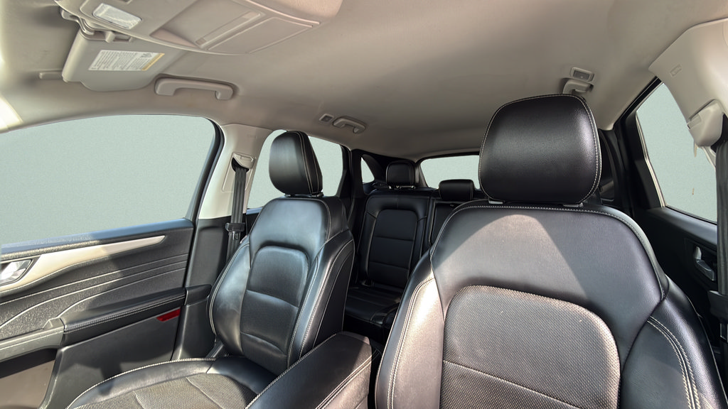Used 2021 Ford Escape SEL w/ Technology Package AWD/4WD image 18