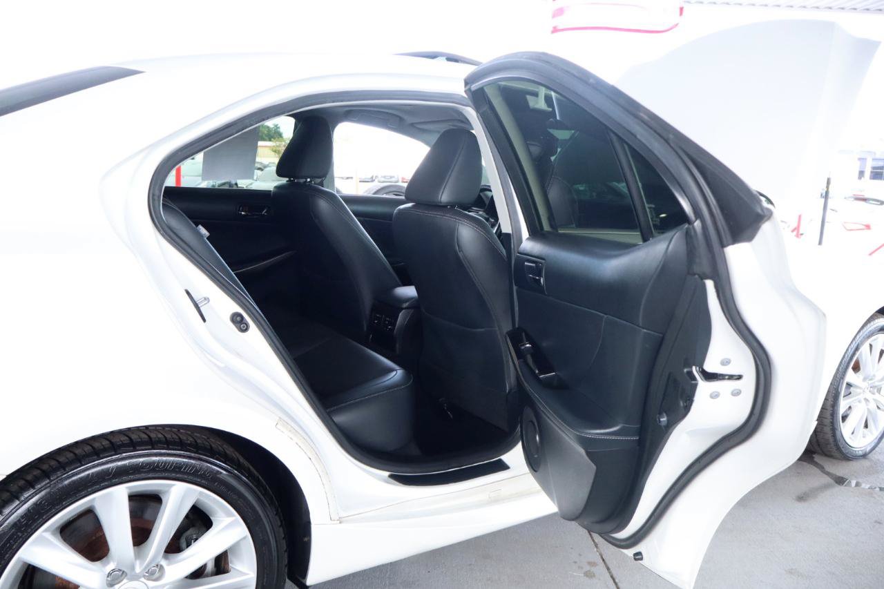 Used 2016 Lexus IS 200t RWD image 33