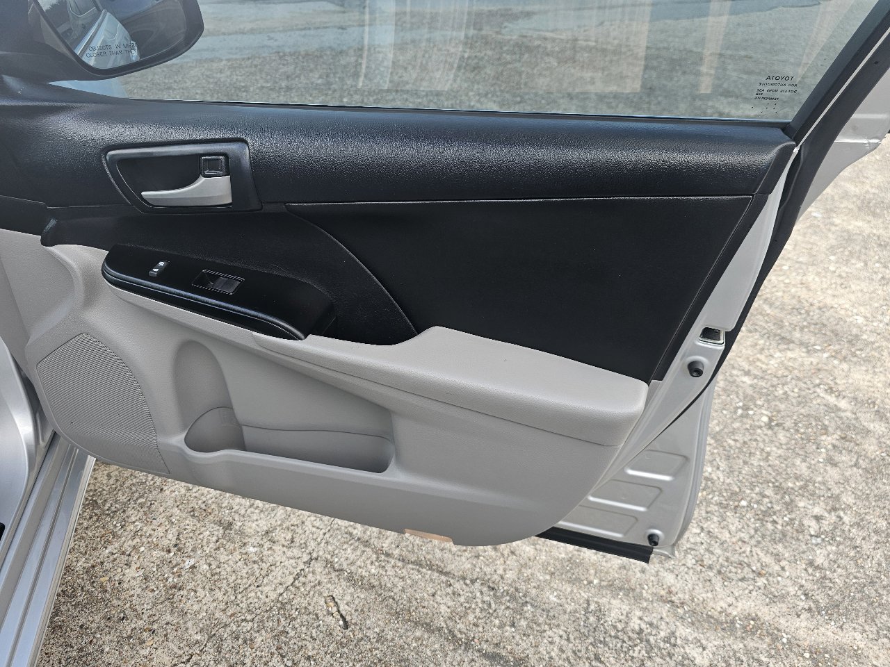 Used 2014 Toyota Camry L image 20