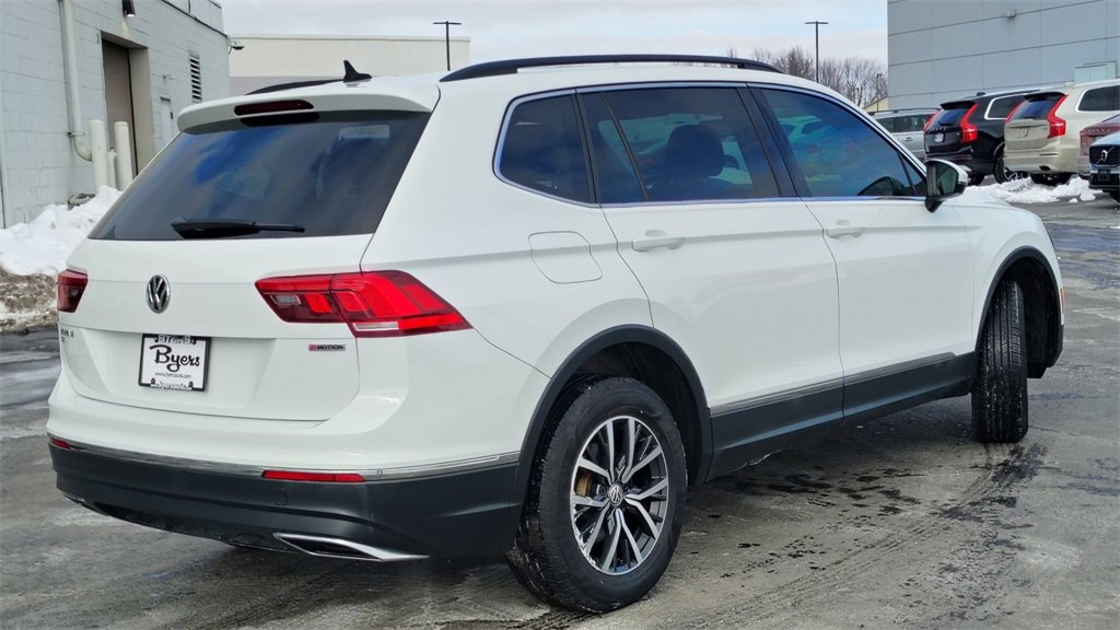 Used 2020 Volkswagen Tiguan SE w/ Panoramic Sunroof Package image 3