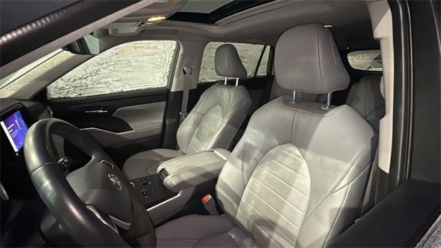 Used 2023 Toyota Highlander XLE image 26
