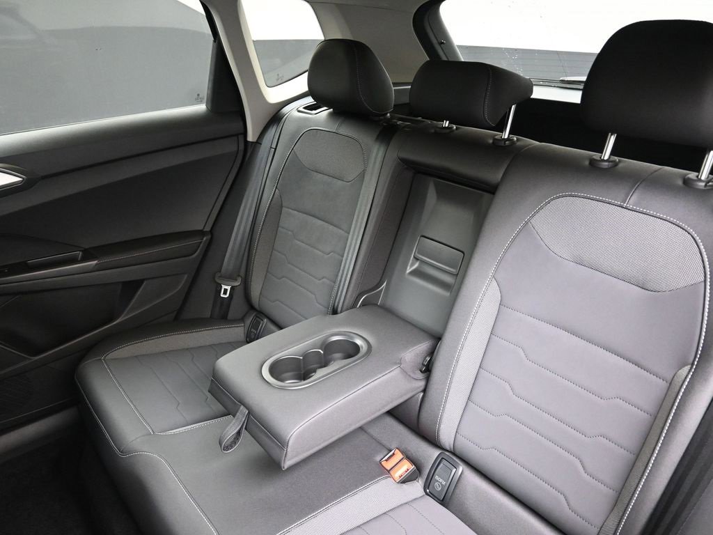 New 2025 Volkswagen Taos SE image 20