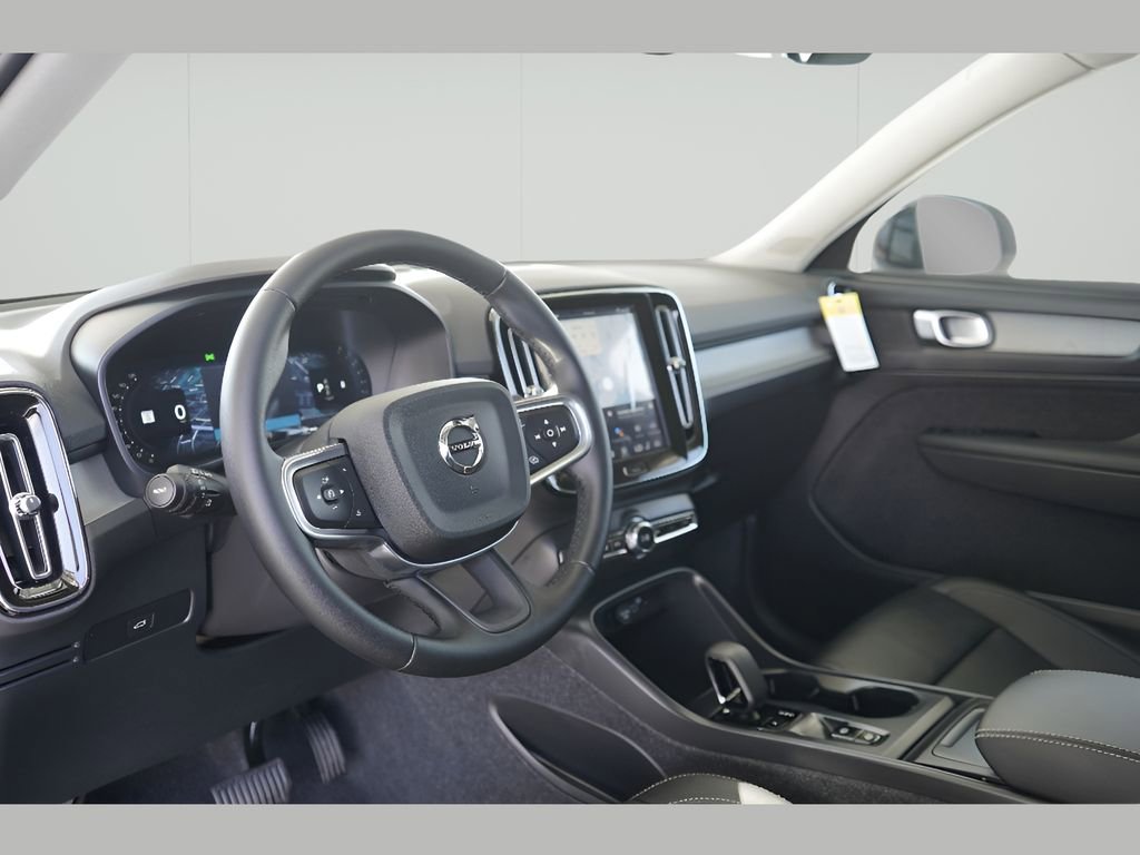 New 2026 Volvo XC40 B5 Core w/ Protection Package image 17