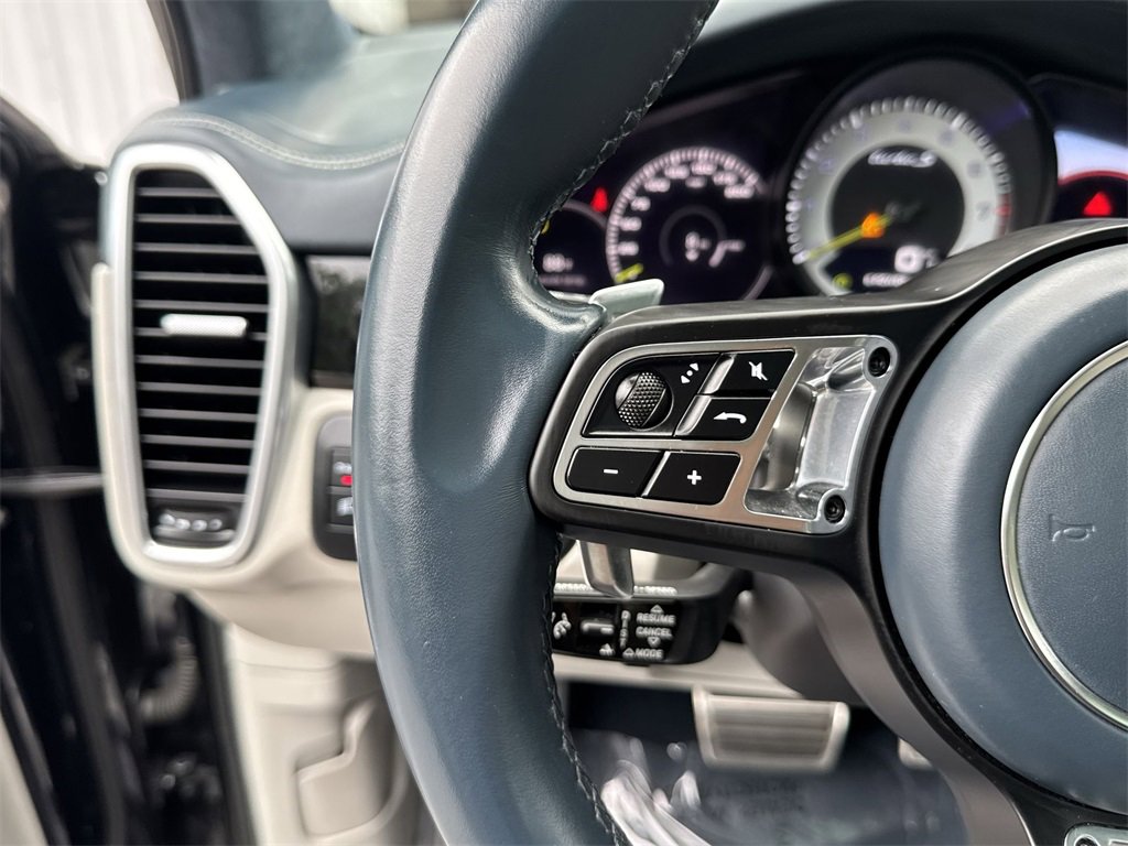 Used 2023 Porsche Cayenne Turbo S image 17
