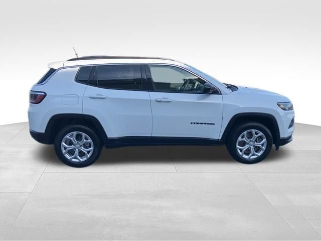 Used 2024 Jeep Compass Latitude AWD/4WD image 28