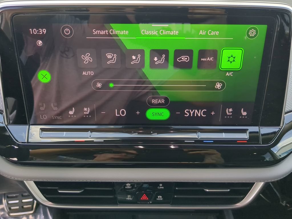Certified 2025 Volkswagen Atlas Peak Edition SE AWD/4WD image 25