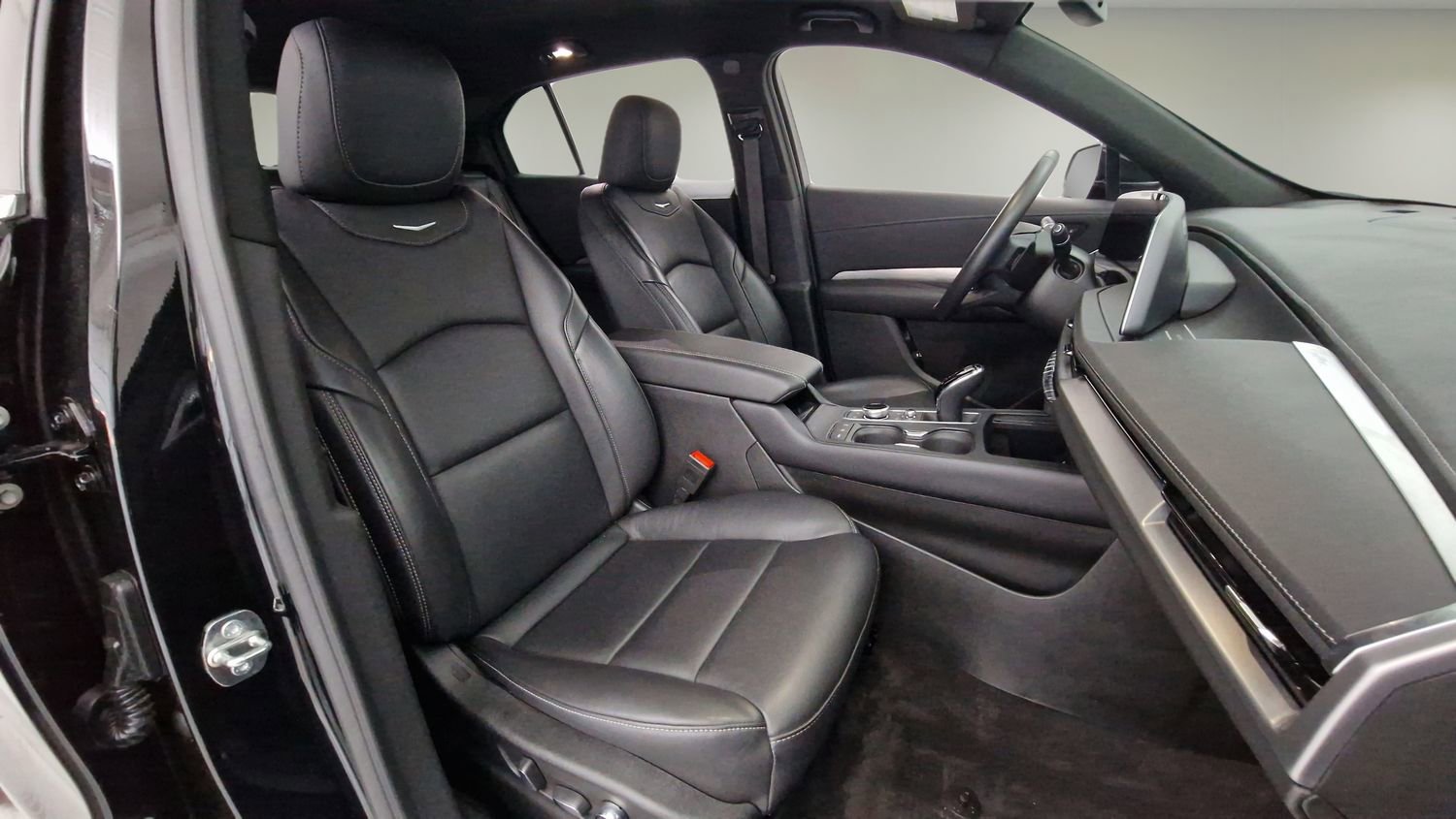 Used 2024 Cadillac XT4 Premium Luxury image 24