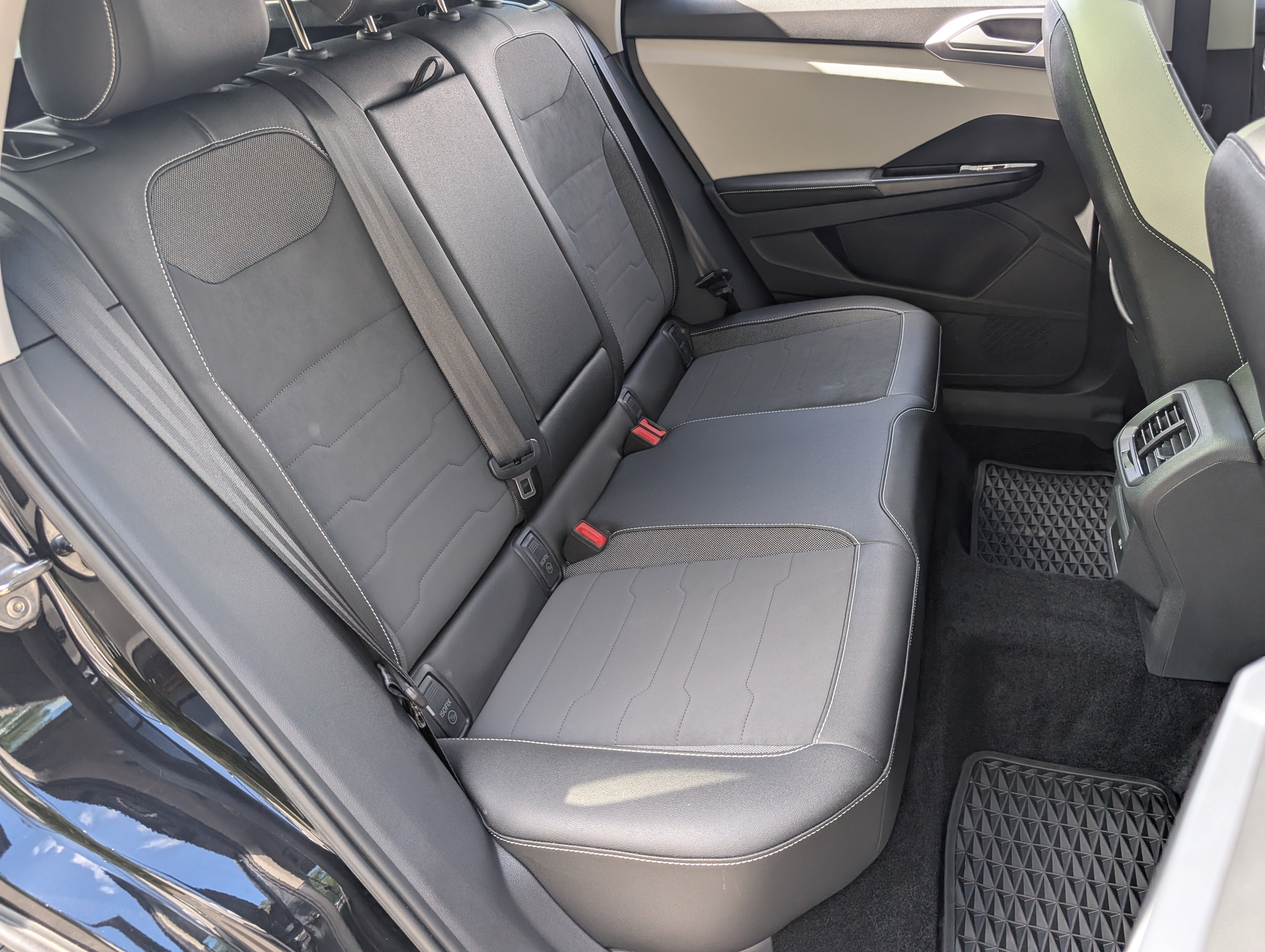 Used 2025 Volkswagen Taos SE w/ Panoramic Sunroof Package FWD image 20