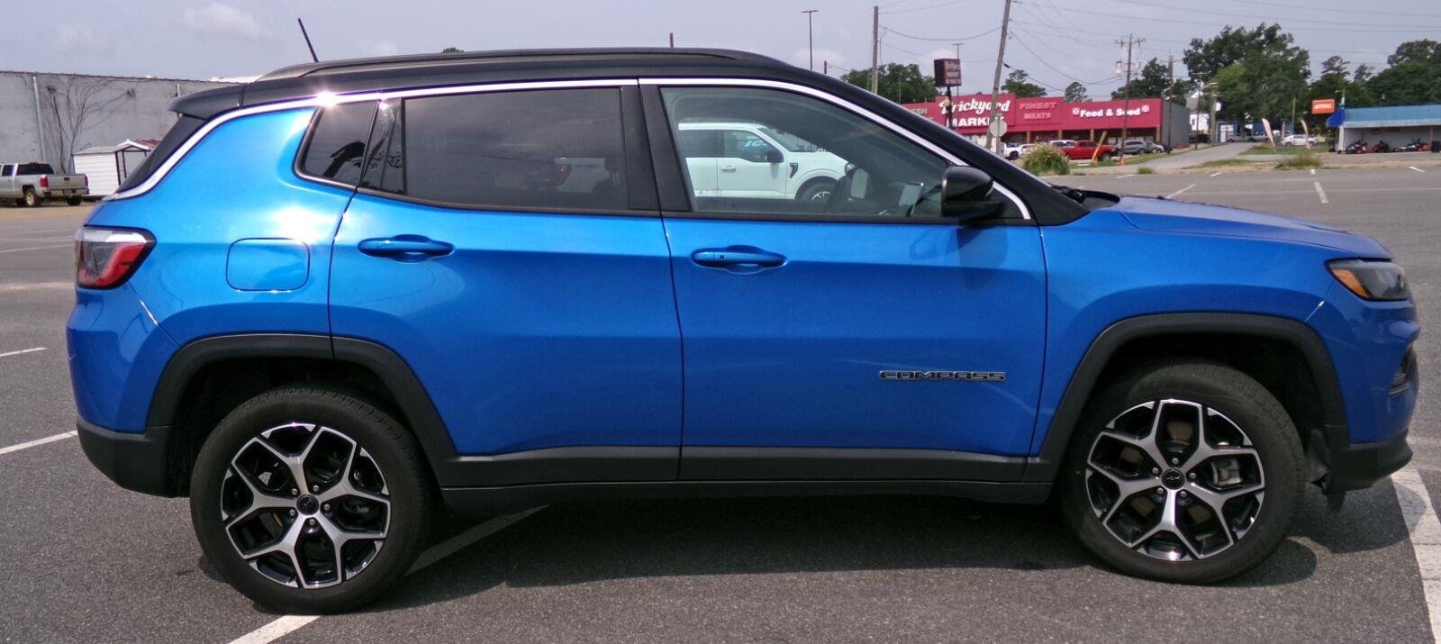 Used 2025 Jeep Compass Limited AWD/4WD image 5