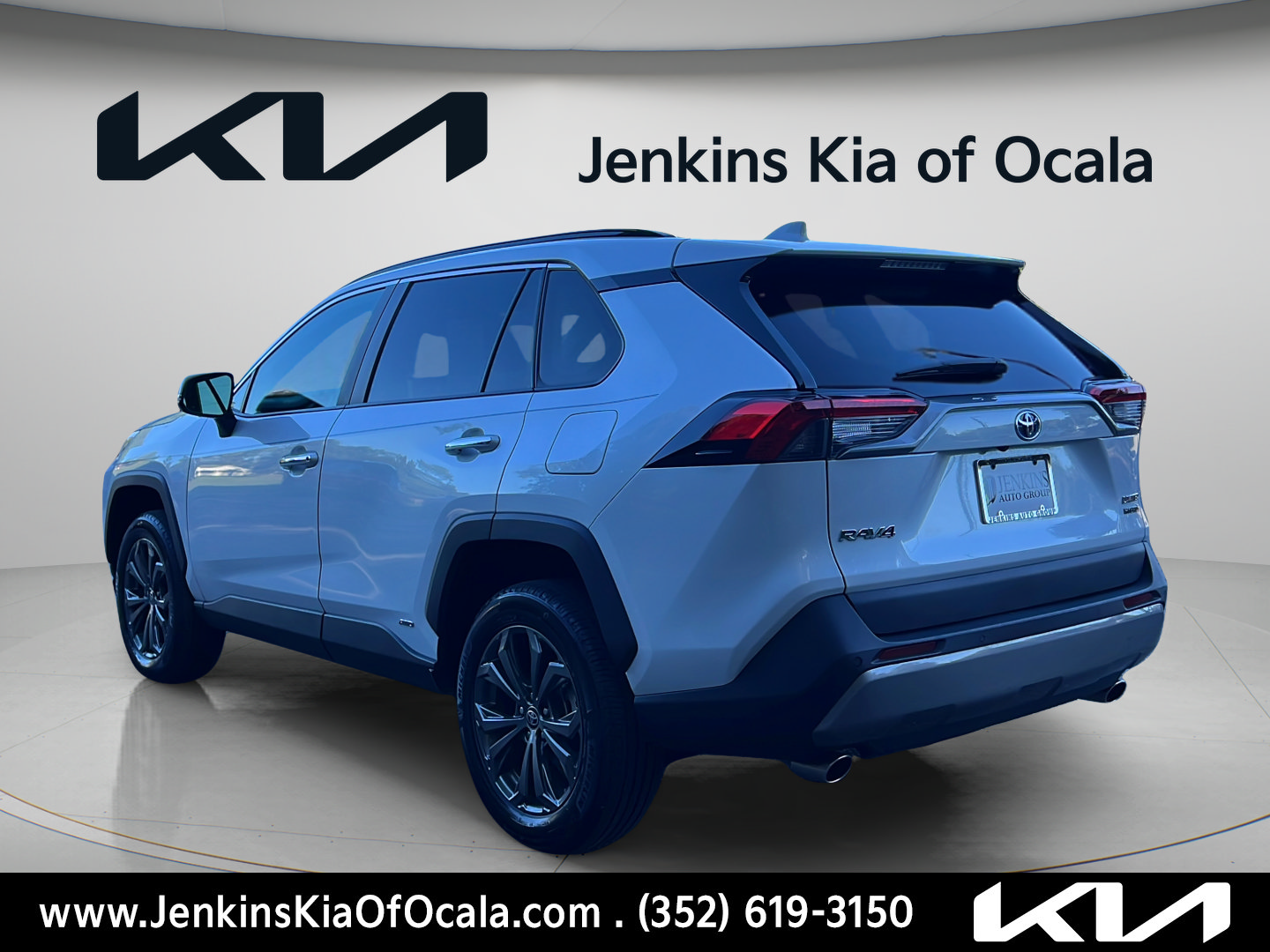 Used 2023 Toyota RAV4 Limited AWD/4WD image 5
