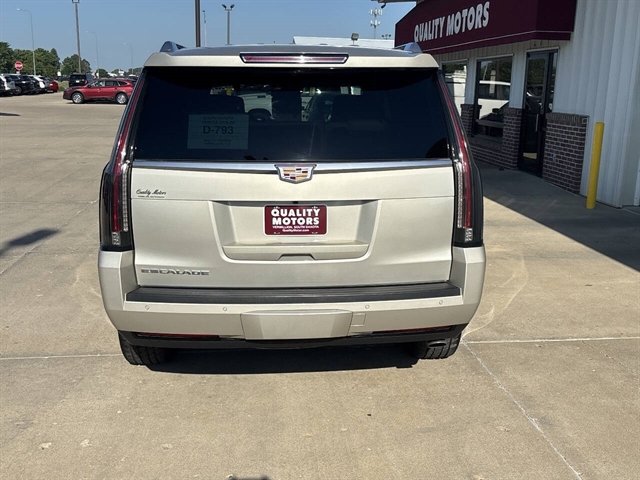 Used 2016 Cadillac Escalade Luxury AWD/4WD image 15
