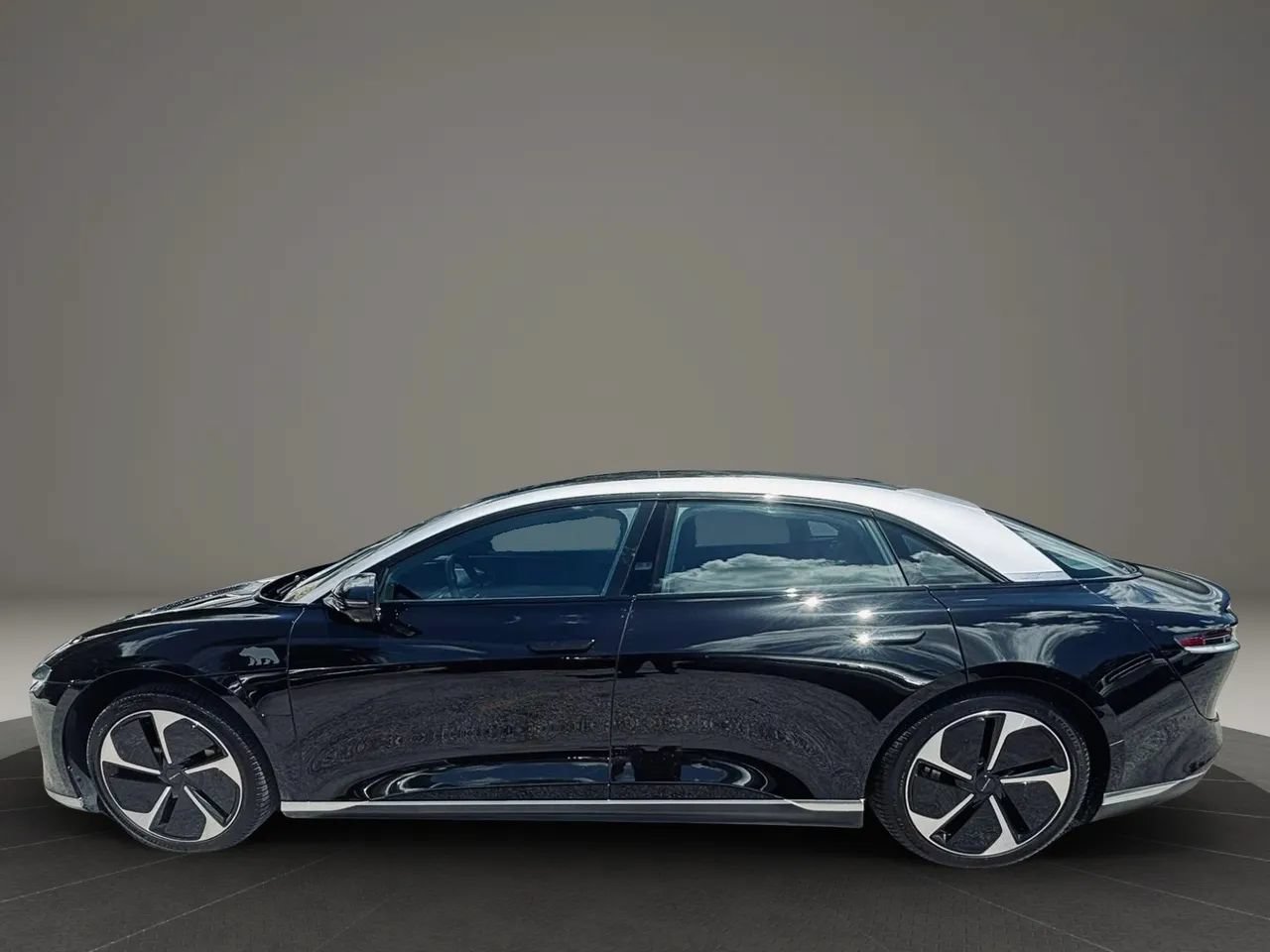 Used 2023 Lucid Air Touring AWD/4WD image 2
