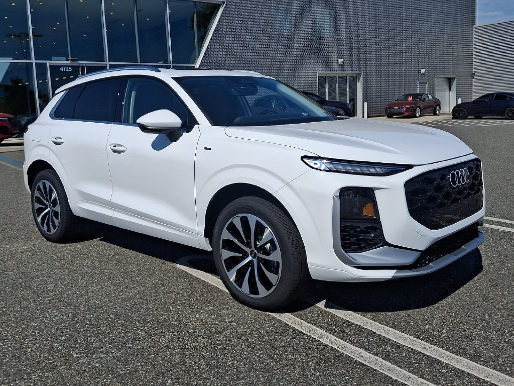 New 2026 Audi Q3 quattro 2.0T AWD/4WD image 1