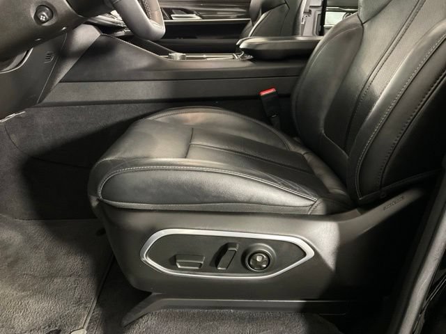 Used 2022 Jeep Wagoneer Series III w/ Premium Group I AWD/4WD image 28