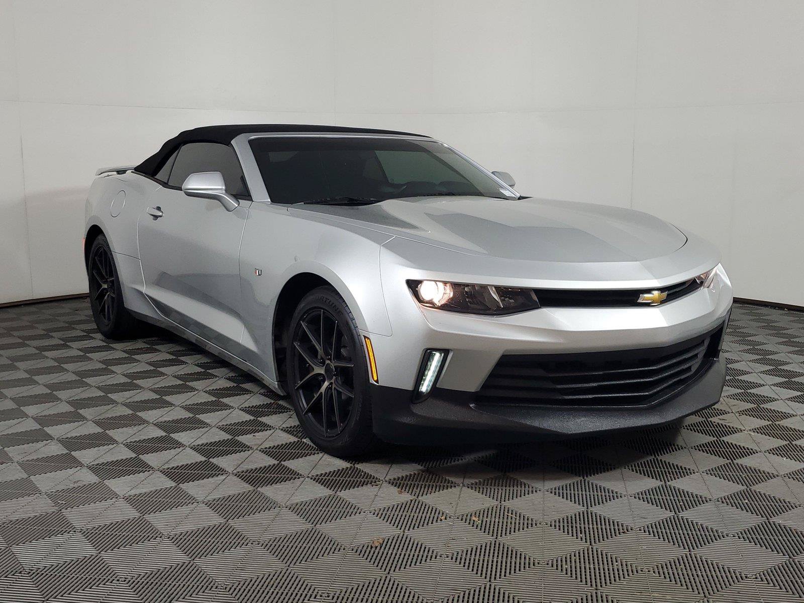 Used 2017 Chevrolet Camaro LT RWD image 3