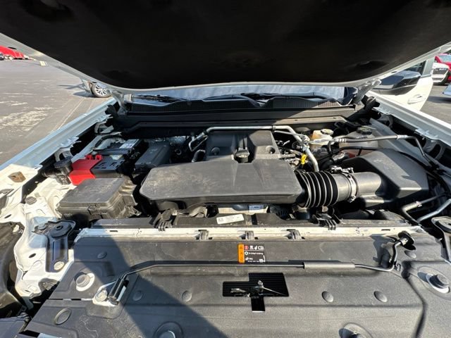 Used 2024 Chevrolet Colorado ZR2 w/ Technology Package AWD/4WD image 28