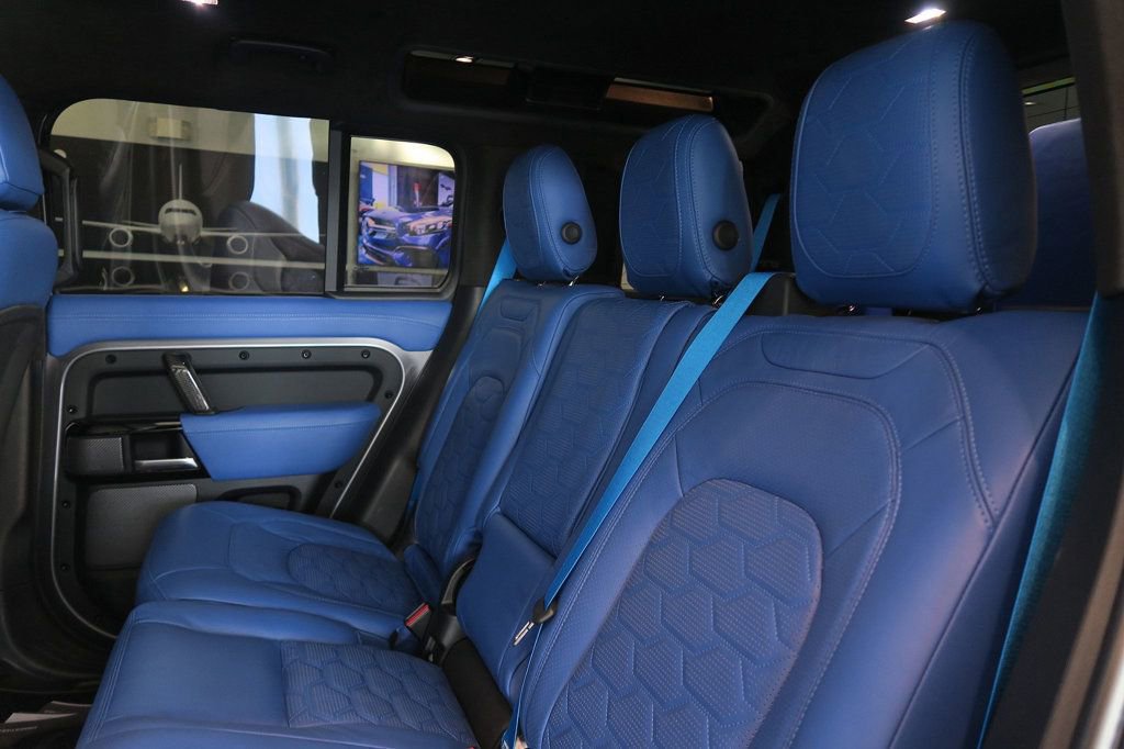 Used 2024 Land Rover Defender 110 X-Dynamic SE image 37