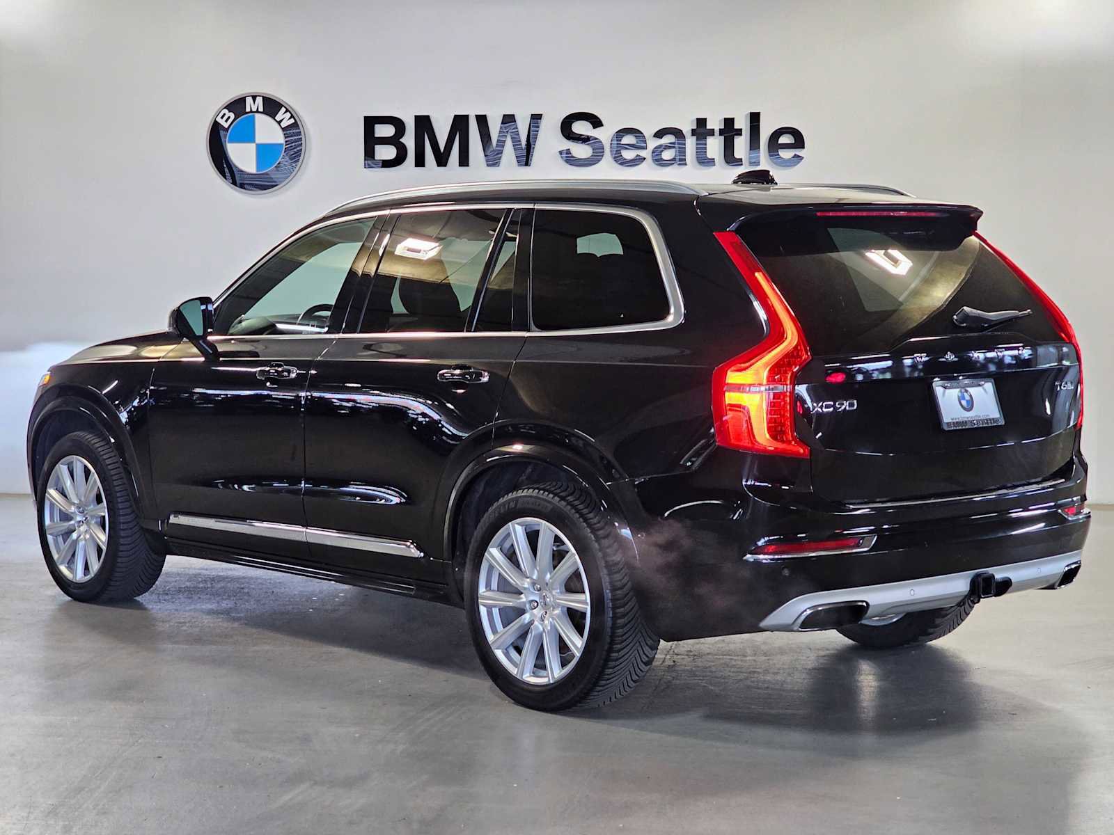 Used 2016 Volvo XC90 T6 Inscription w/ Vision Package AWD/4WD image 4