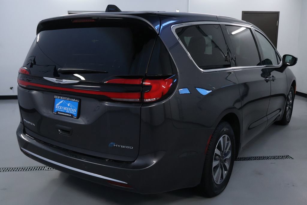 Used 2023 Chrysler Pacifica Touring-L image 7