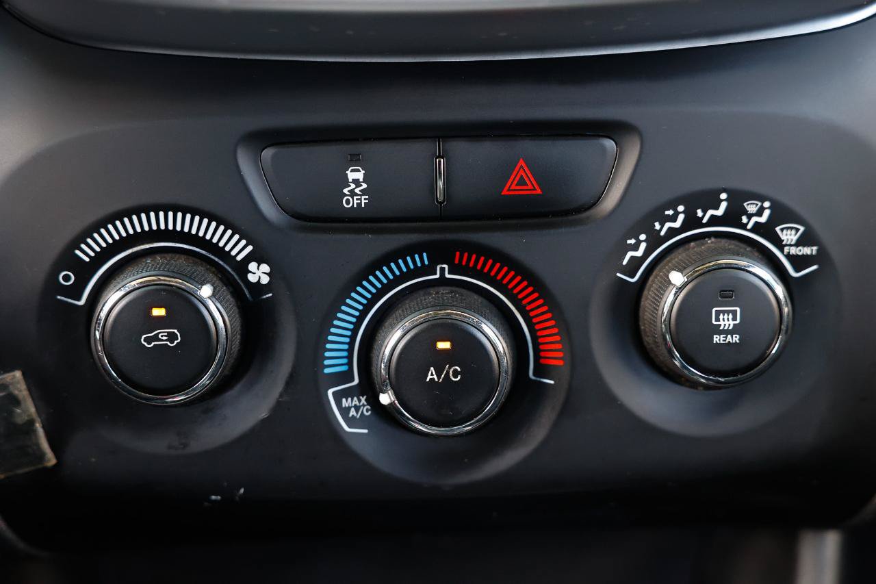 Used 2014 Jeep Cherokee Sport FWD image 30
