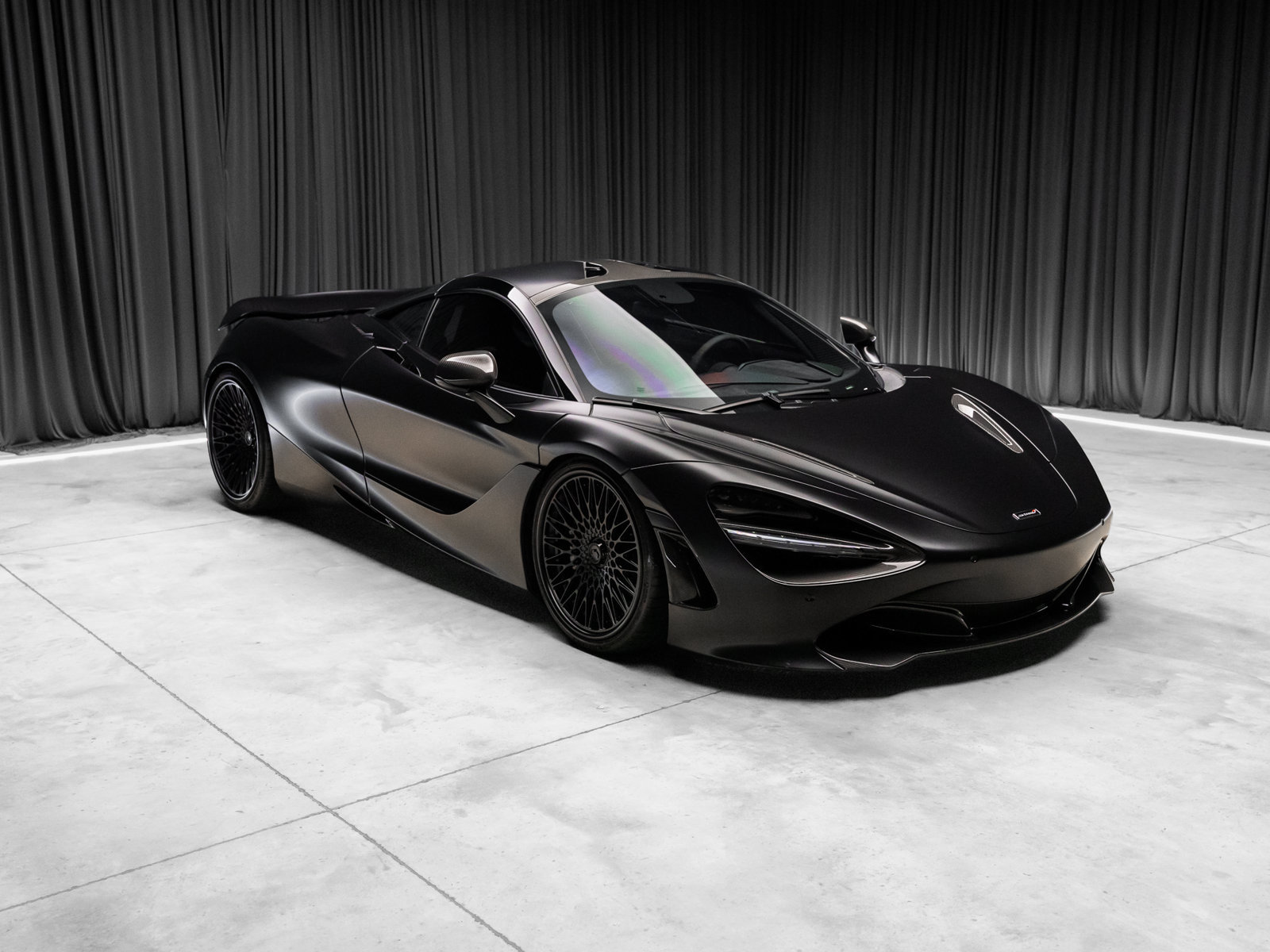 Used 2018 McLaren 720S RWD image 17
