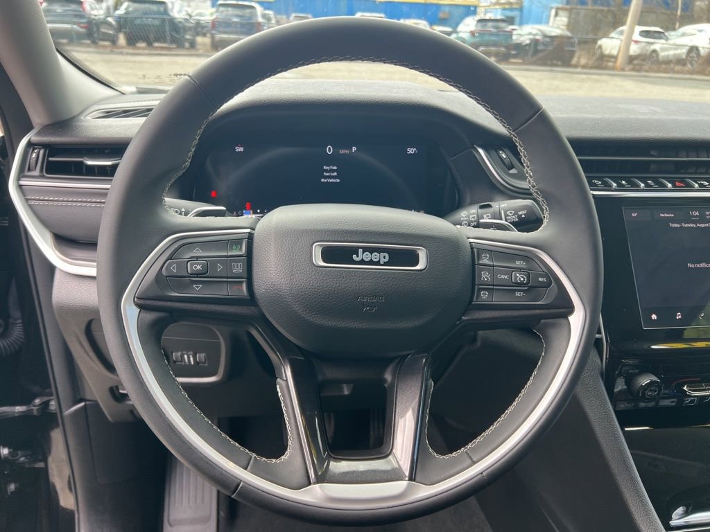 Used 2023 Jeep Grand Cherokee Laredo image 13