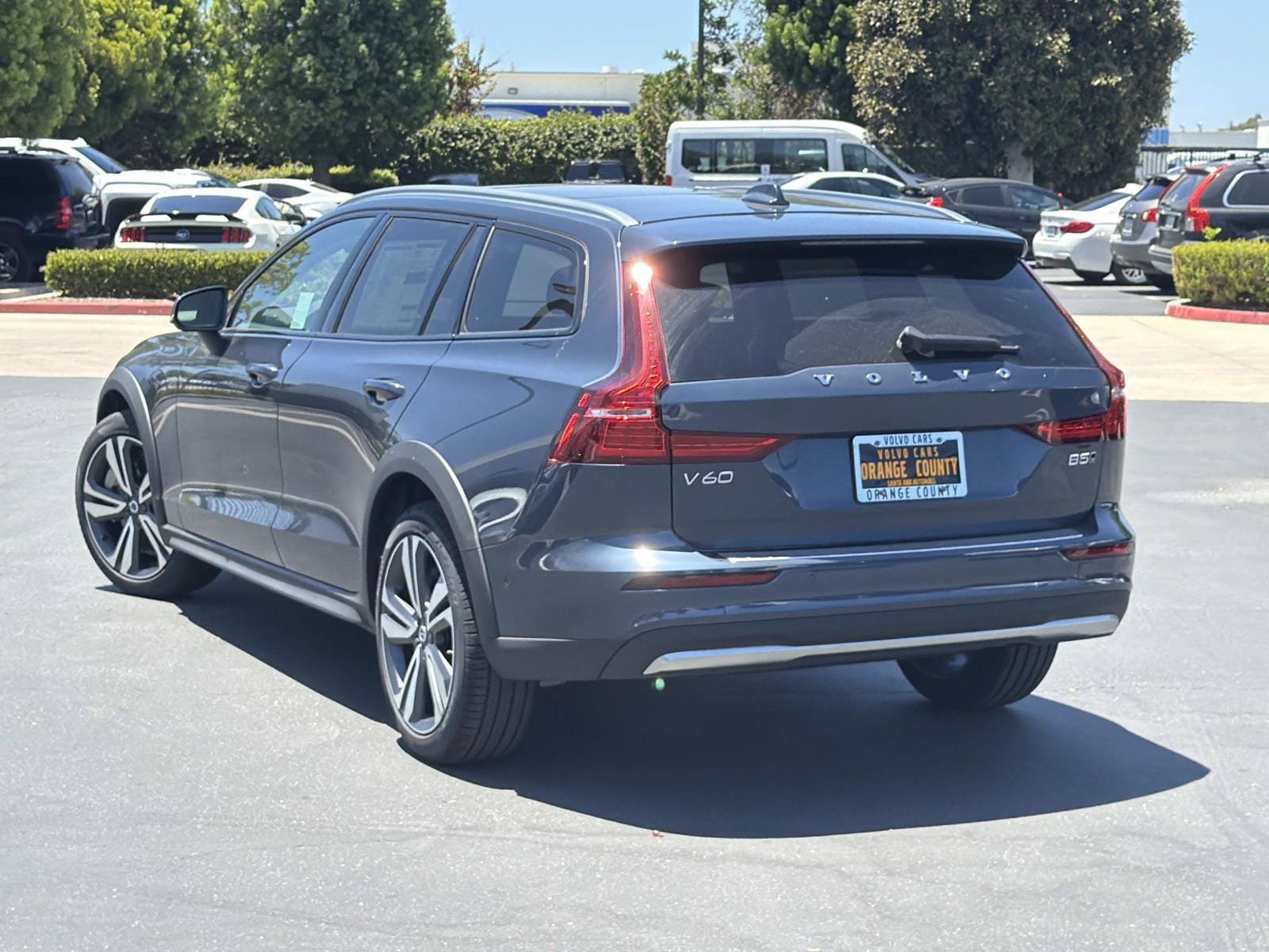 New 2026 Volvo V60 B5 Cross Country Plus w/ Climate Package AWD/4WD image 5
