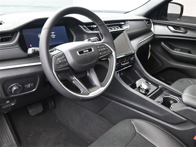 New 2025 Jeep Grand Cherokee L Altitude image 12