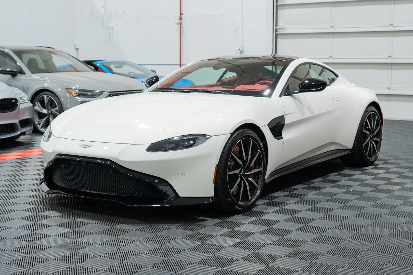 Used 2019 Aston Martin V8 Vantage Coupe RWD image 3