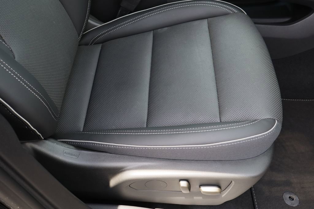 Certified 2022 Buick Envision Essence w/ Technology Package I FWD image 28
