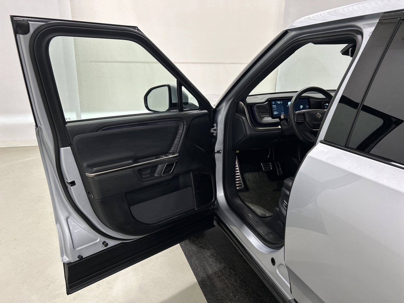 Used 2022 Rivian R1T Launch Edition AWD/4WD image 16