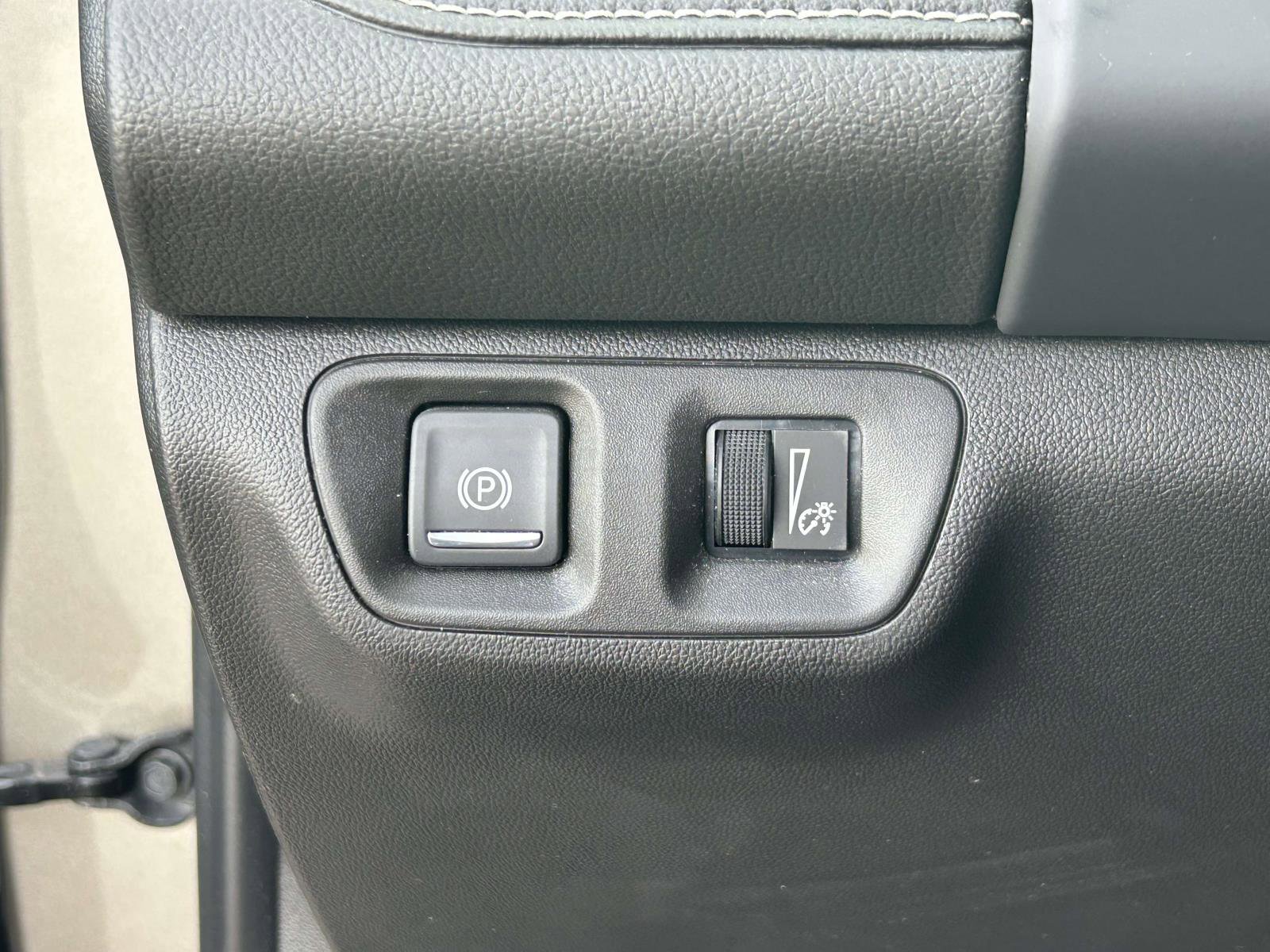 Used 2023 GMC Acadia SLE w/ Driver Convenience Package image 21