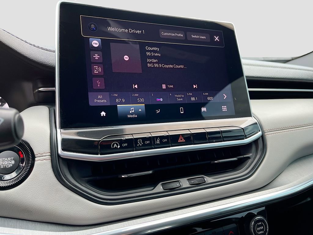 Used 2023 Jeep Compass Limited image 14