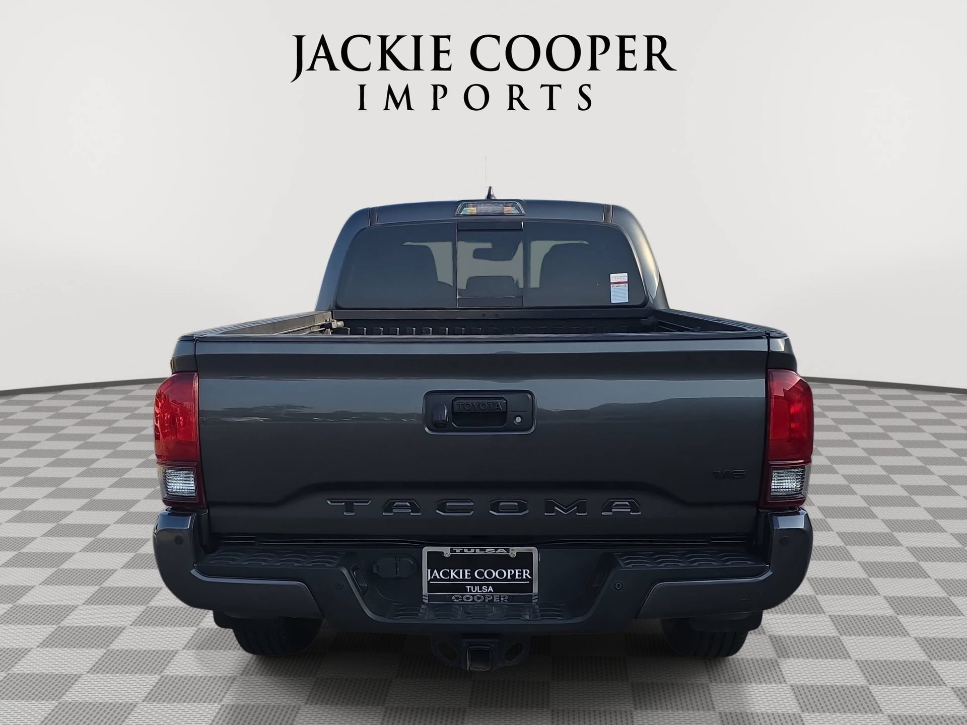 Used 2019 Toyota Tacoma TRD Off-Road w/ Technology Package AWD/4WD image 6