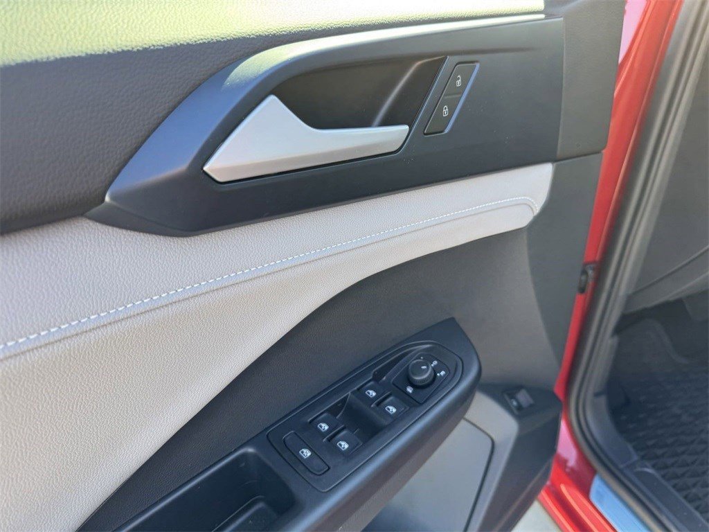 New 2024 Volkswagen Taos SE image 10