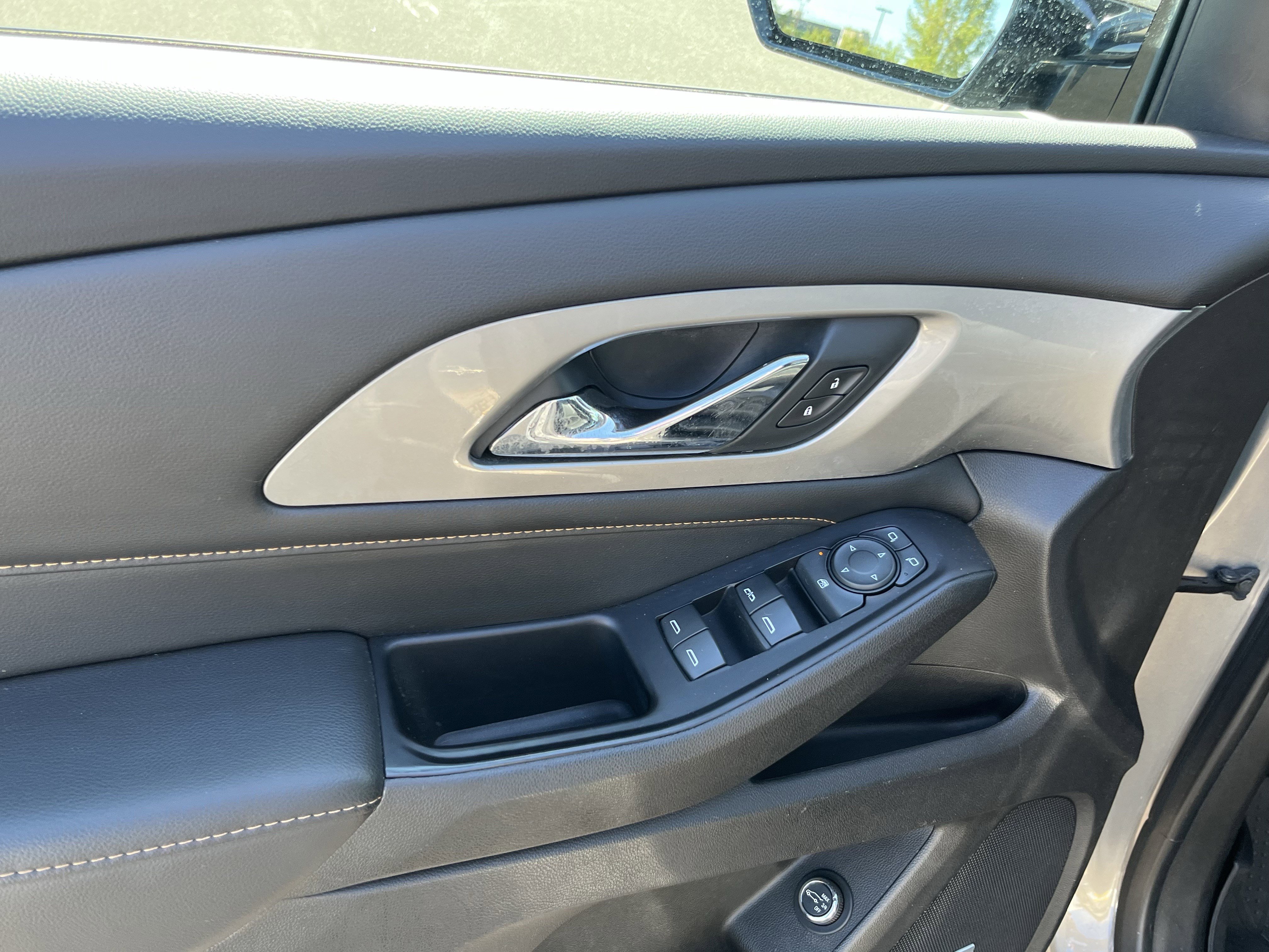 Used 2019 Chevrolet Traverse LT w/ LT Premium Package AWD/4WD image 17