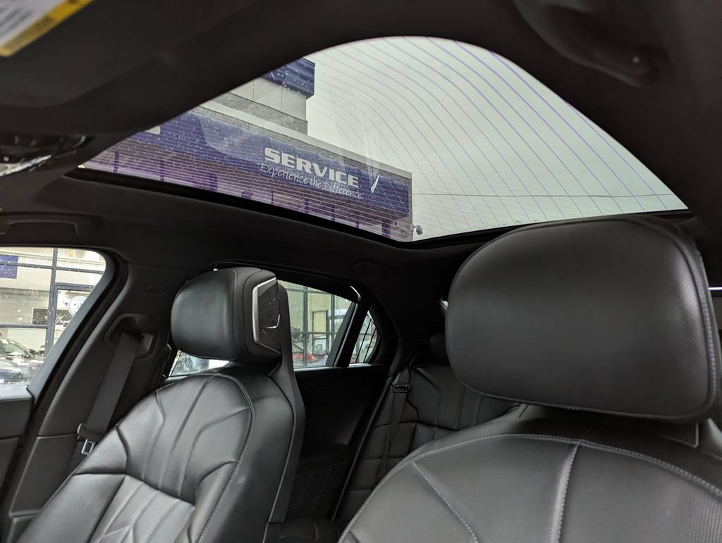 Used 2023 BMW 760i xDrive AWD/4WD image 27