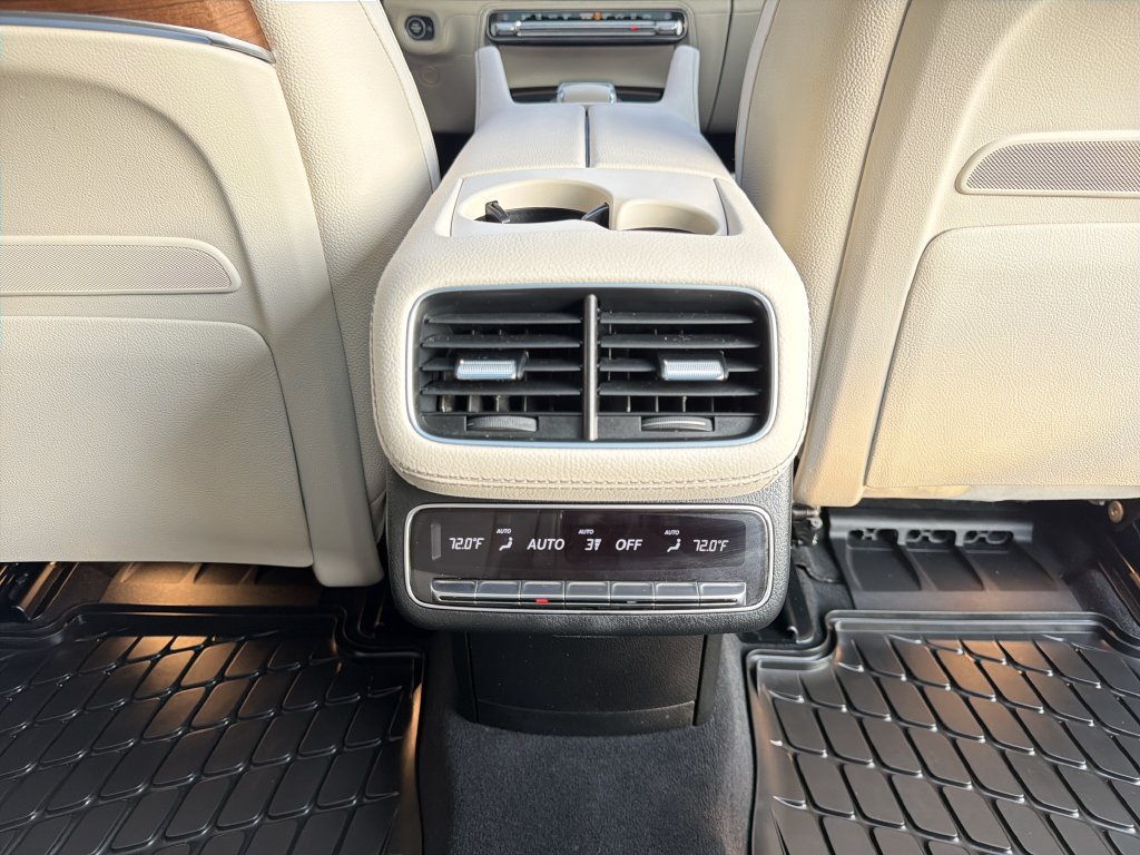 Used 2025 Mercedes-Benz GLS 580 4MATIC image 23
