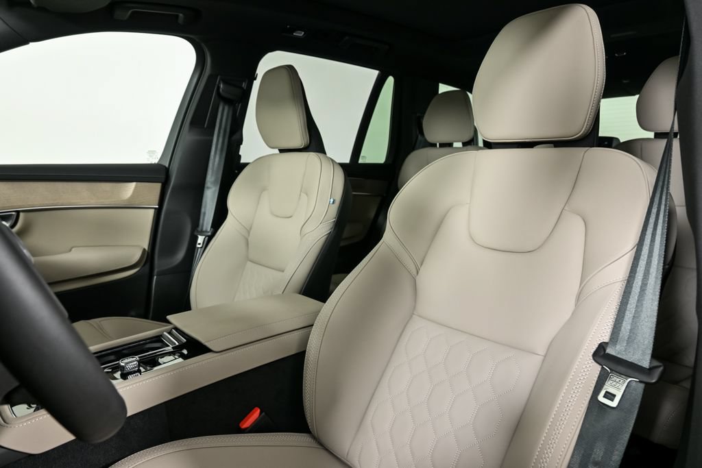 New 2026 Volvo XC90 B6 Plus w/ Protection Package Premier AWD/4WD image 5