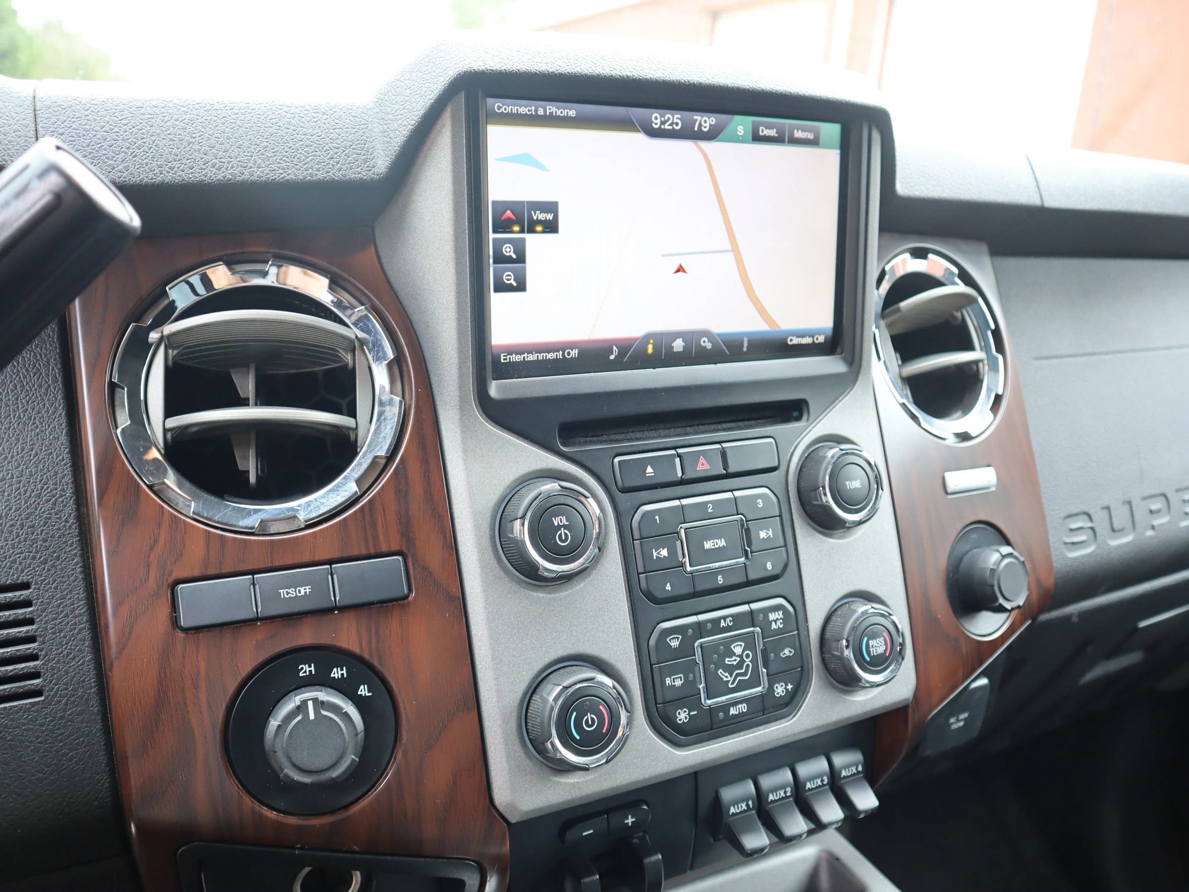 Used 2015 Ford F350 Lariat w/ Lariat Interior Package image 17