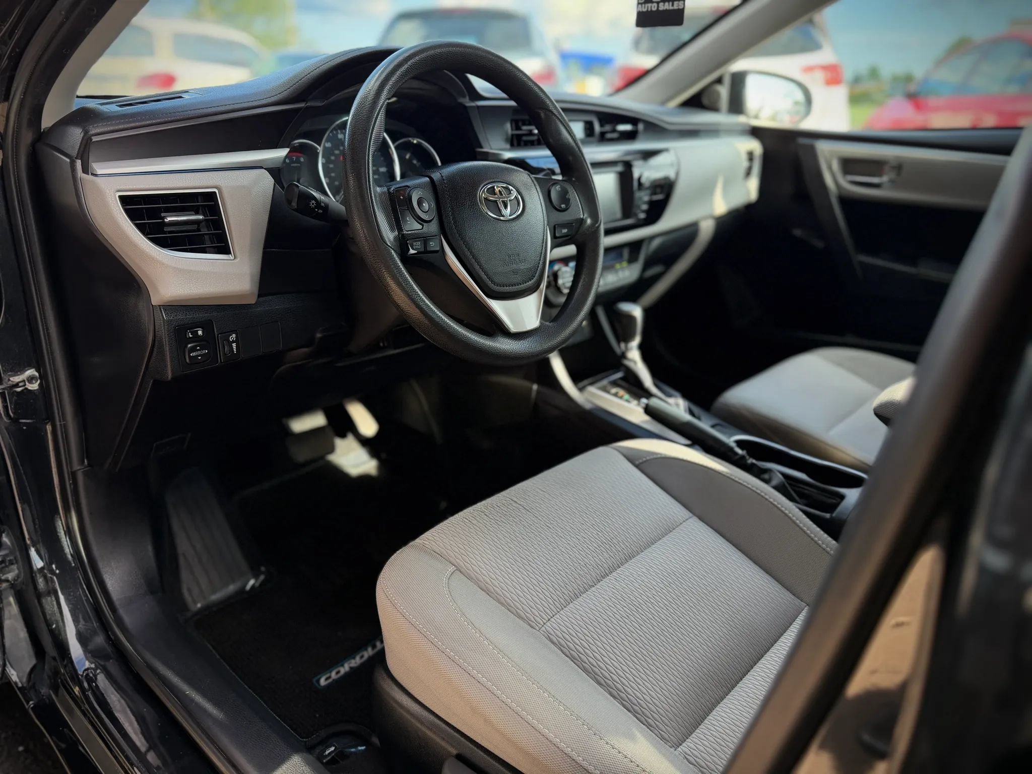 Used 2014 Toyota Corolla LE FWD image 7